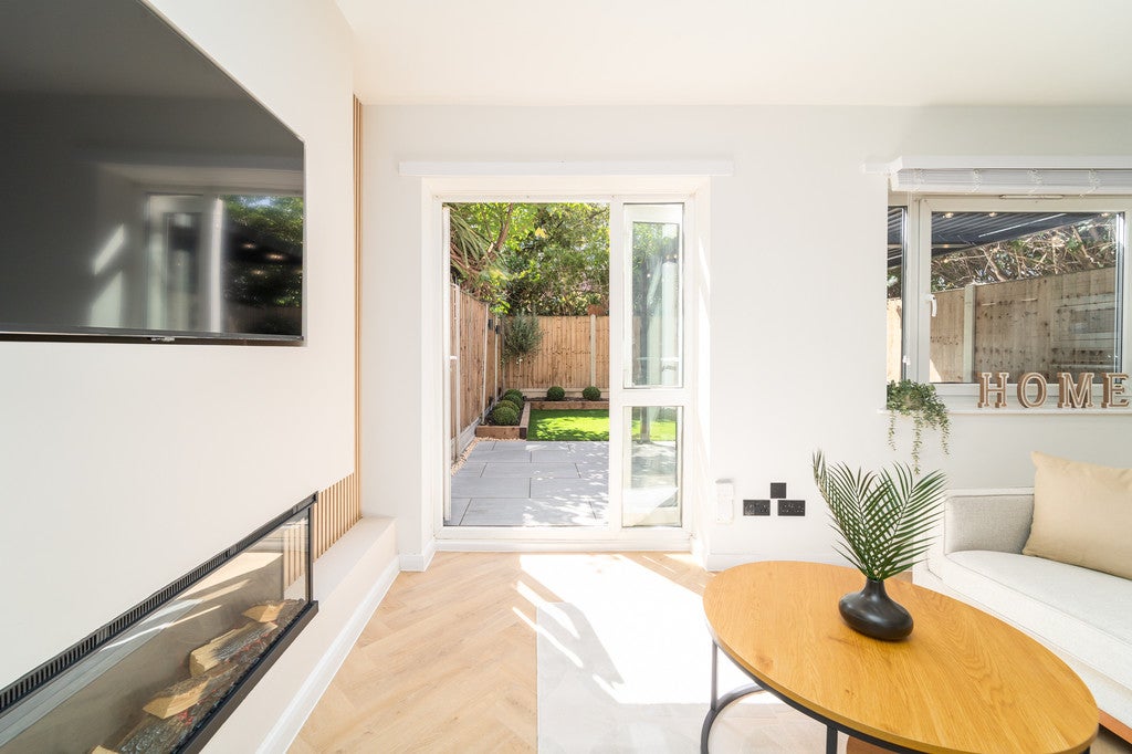 Room Hyde Road in Greater London