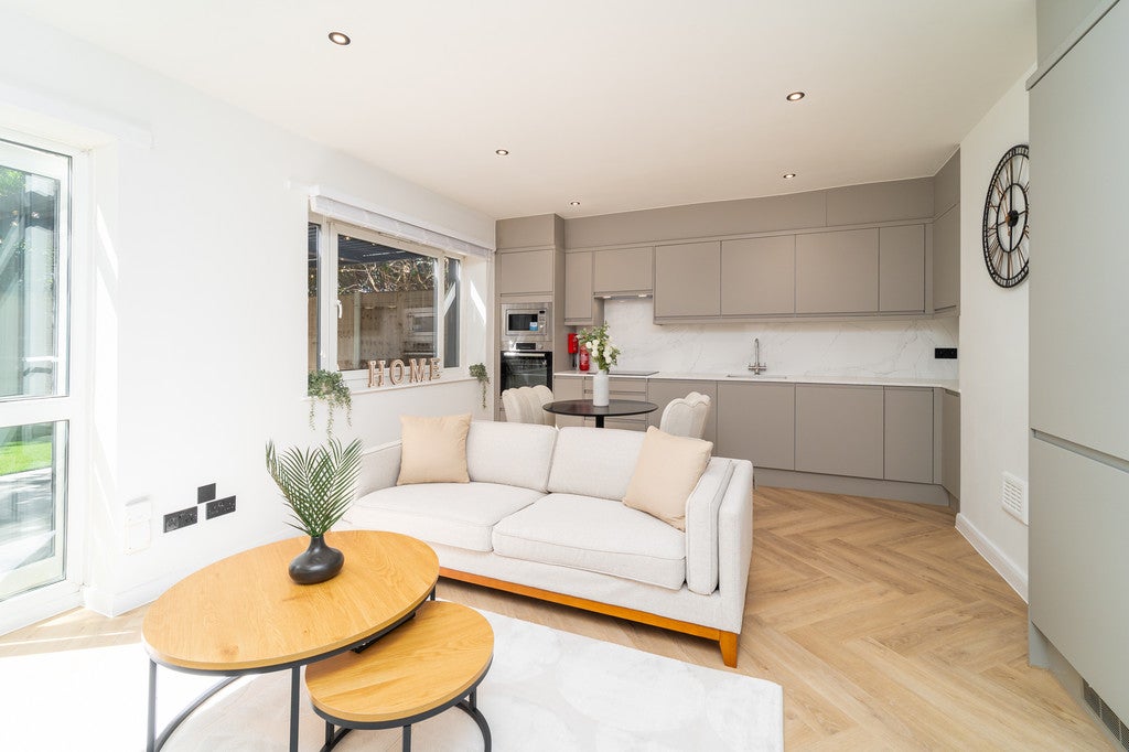 Room Hyde Road in Greater London