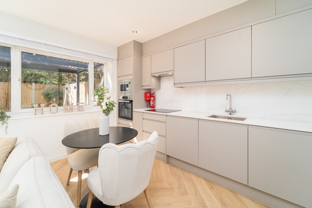 Room Hyde Road in Greater London