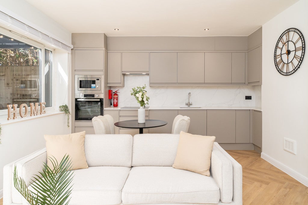 Room Hyde Road in Greater London