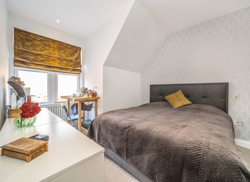 Flat Finchley Road in Greater London
