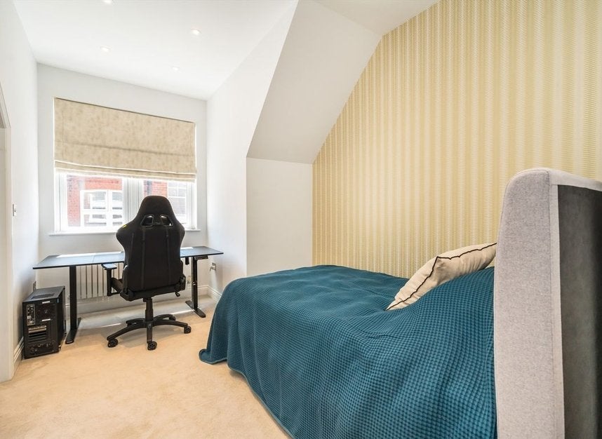 Flat Finchley Road in Greater London