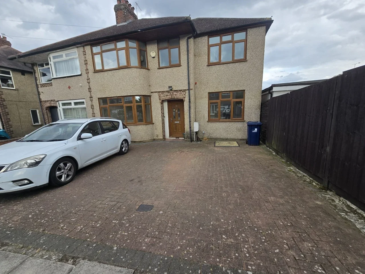 House Alderney Gardens in Greater London