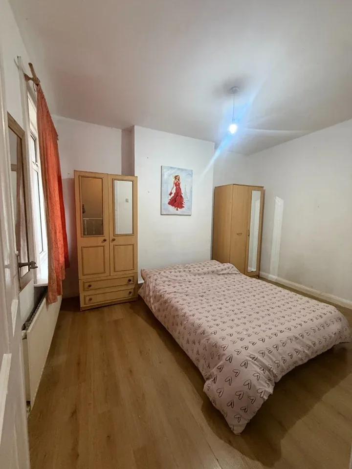 Room Wexham Road in Slough