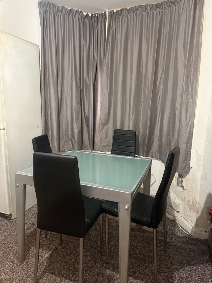 Room Wexham Road in Slough