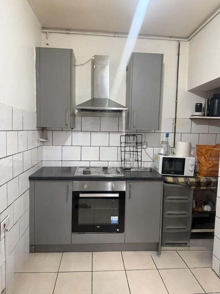 Room Wexham Road in Slough