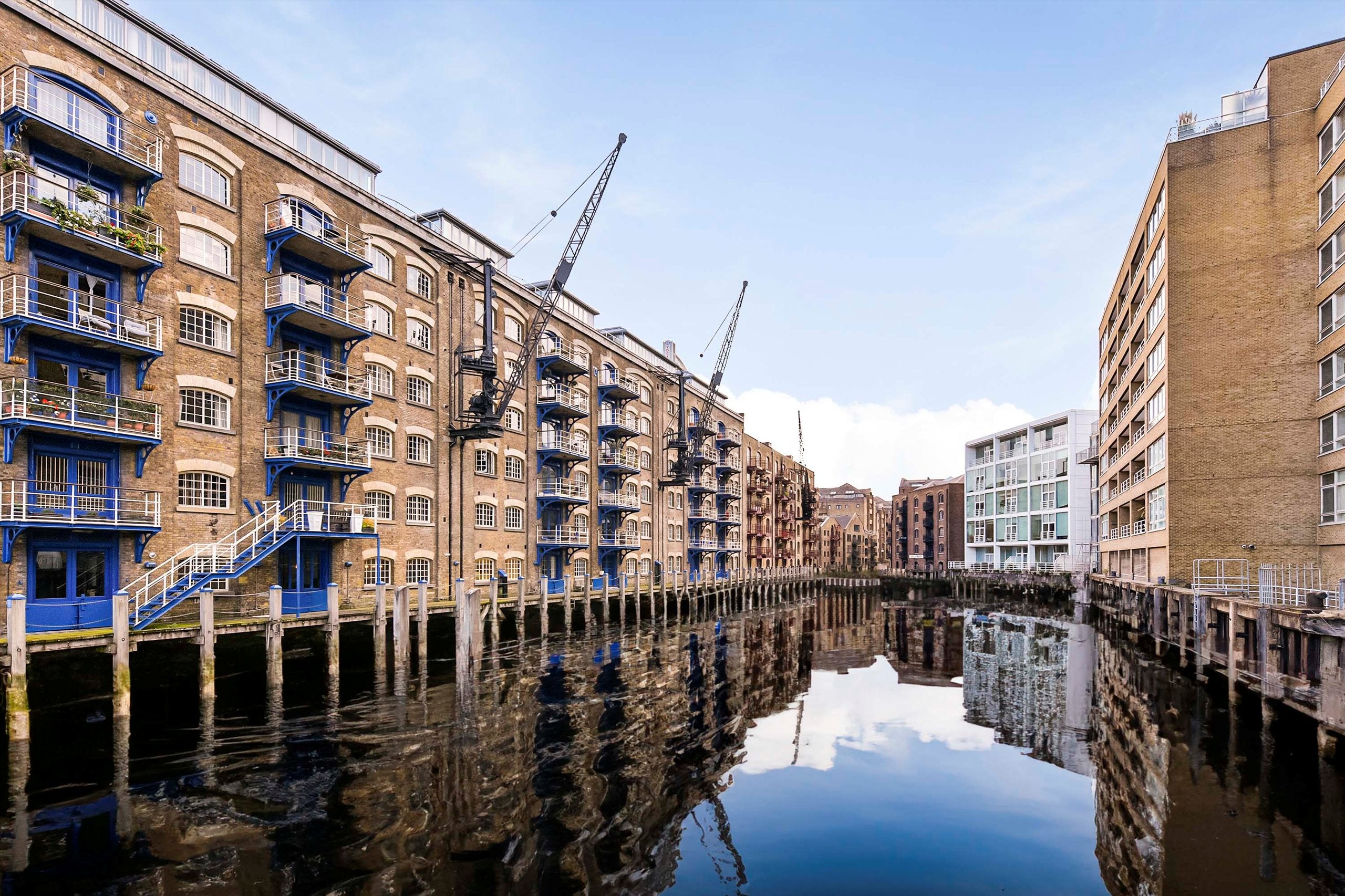 Flat Mill Street in Greater London
