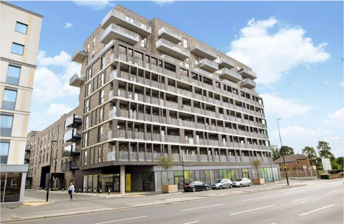 Flat Windsor Road in Slough