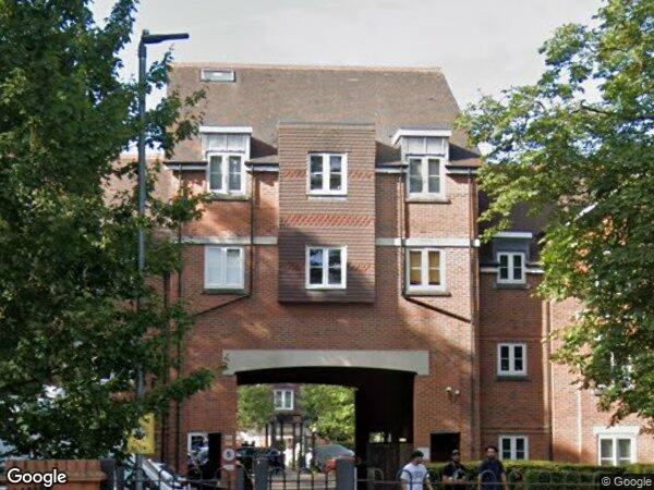 Flat Willow Grange in Watford