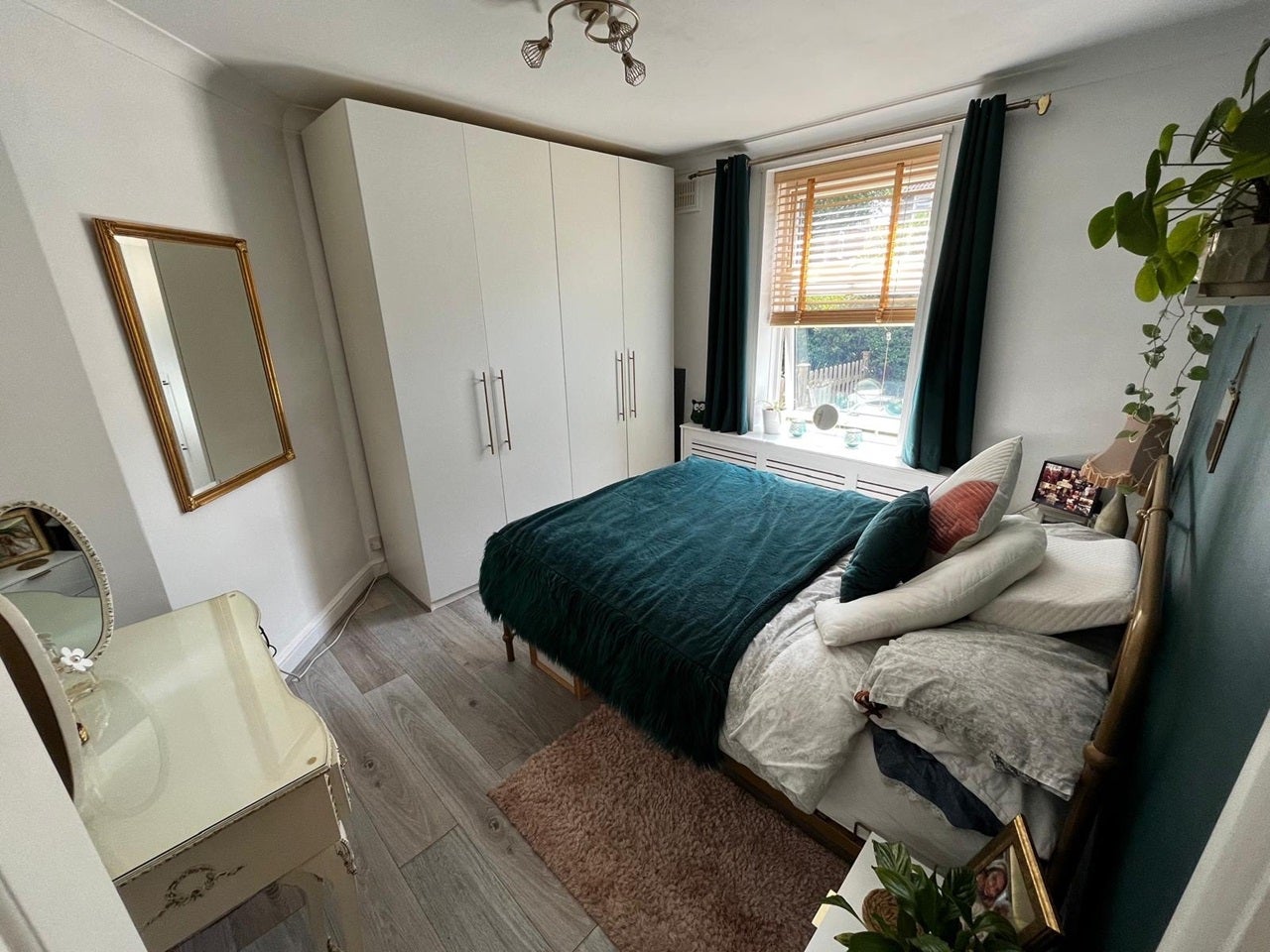 Flat Tavistock Walk in Greater London