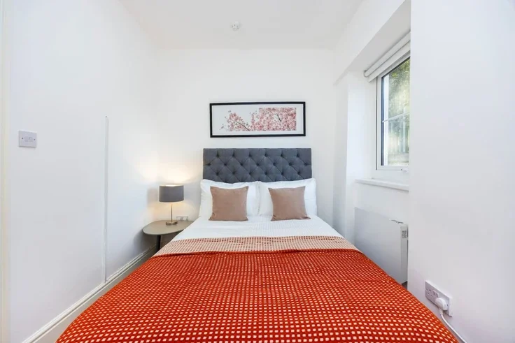 Flat Warwick Road in Greater London