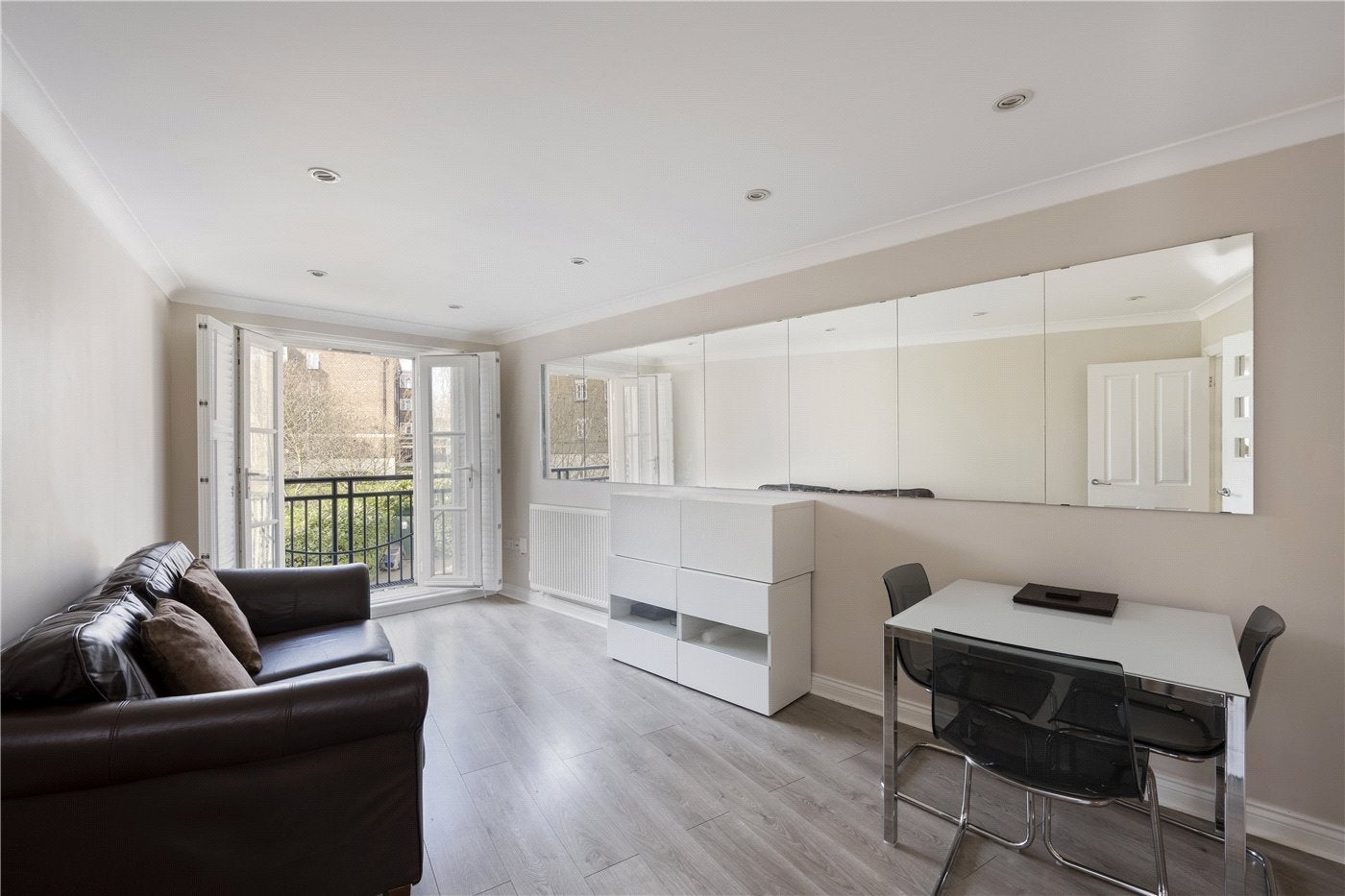 Flat Herbert Mews in Greater London