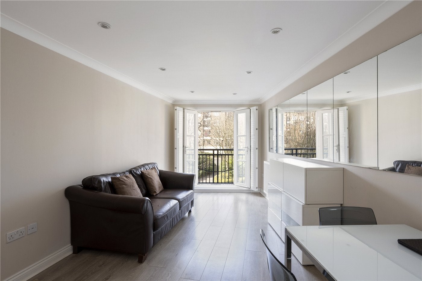 Flat Herbert Mews in Greater London