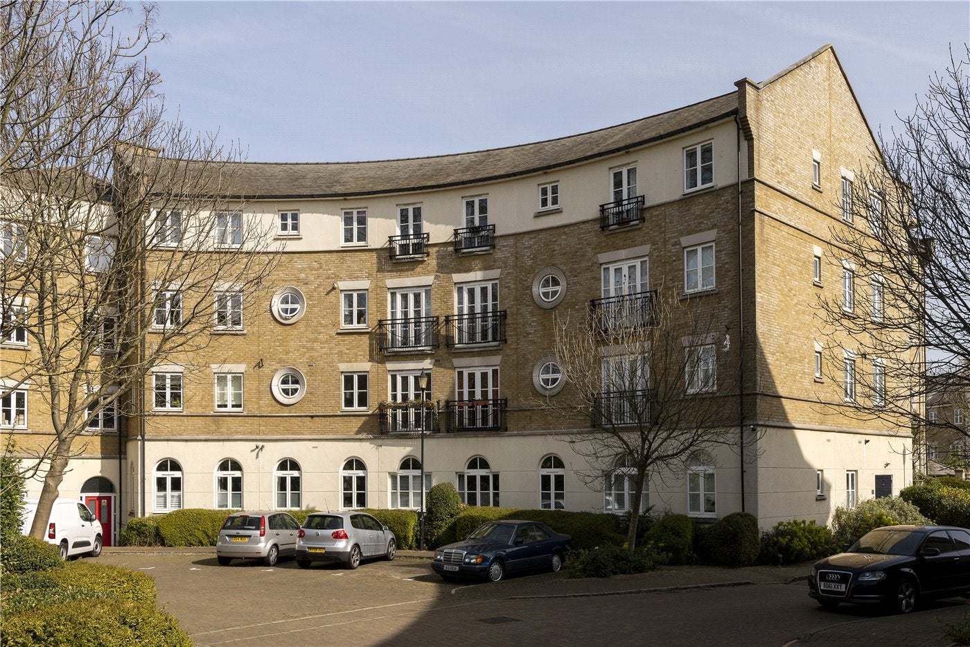 Flat Herbert Mews in Greater London