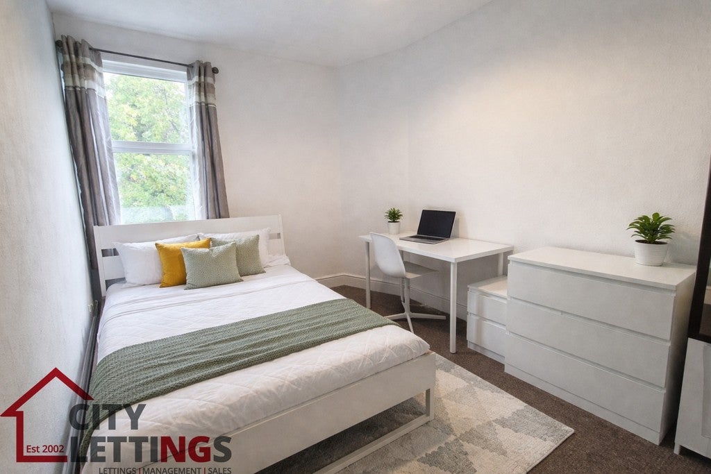 Flat Woodborough Road in Nottingham