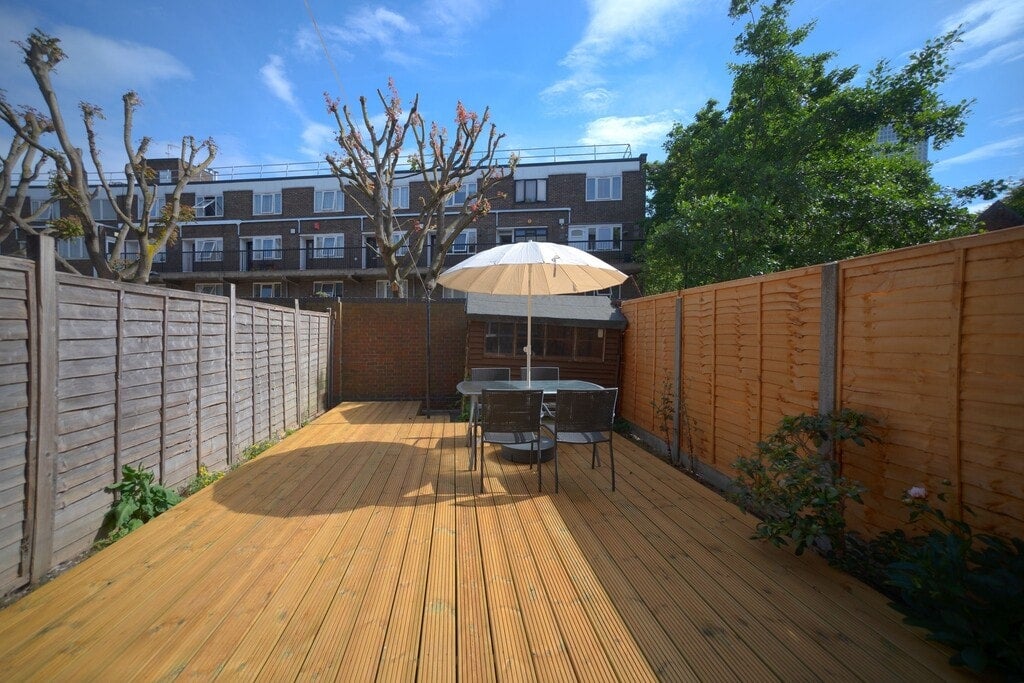 Room Smythe Street in Greater London