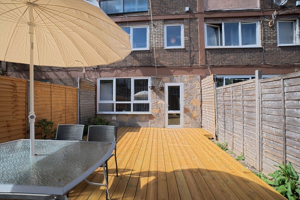 Room Smythe Street in Greater London