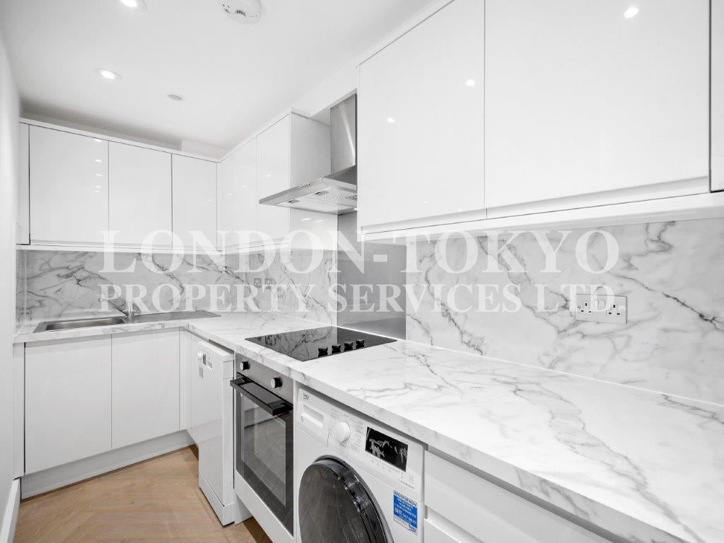 Flat Queen's Gardens in City of Westminster