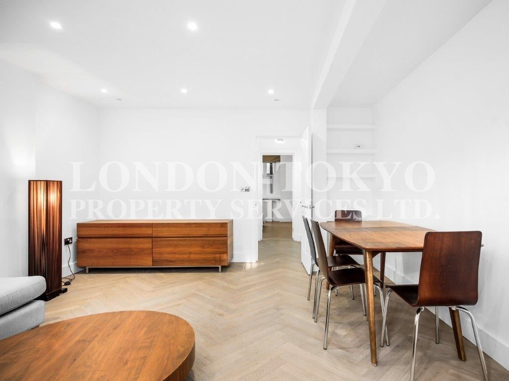 Flat Queen's Gardens in City of Westminster
