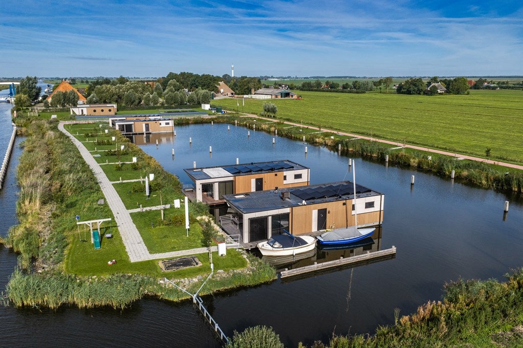 Huis Straatweg 32 in Follega