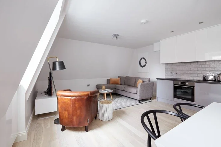 Flat Bloomsbury Way in Greater London
