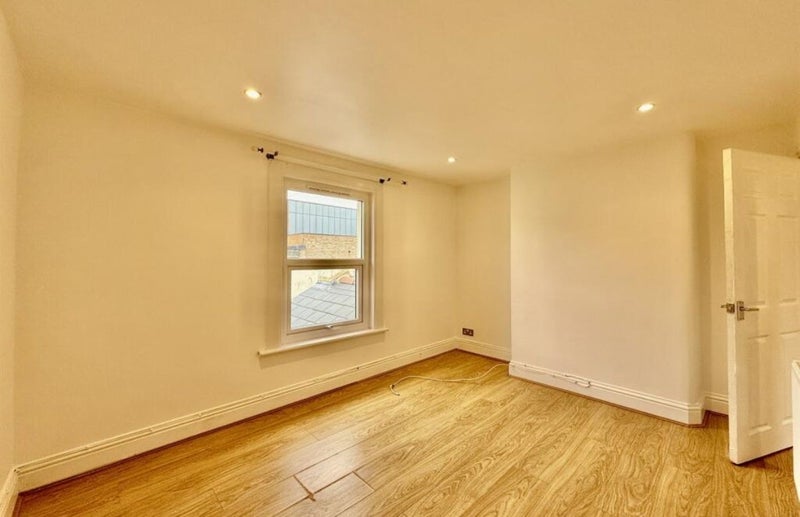 Room Farley Place in Greater London