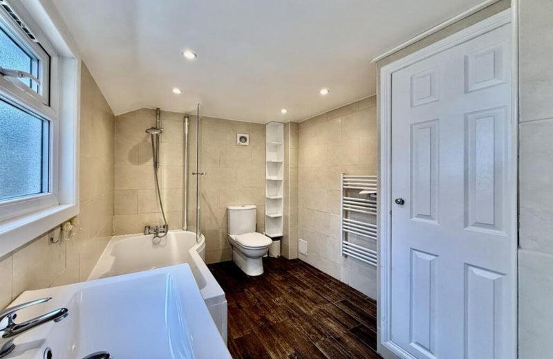 Room Farley Place in Greater London