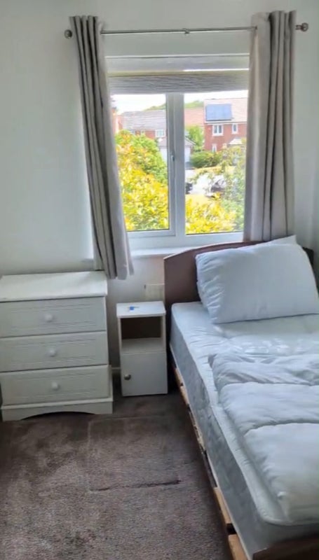 Room Oakcliffe Road in Manchester