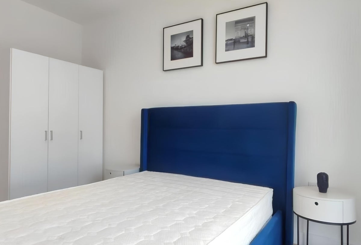 Flat Abbeydale Road in Greater London