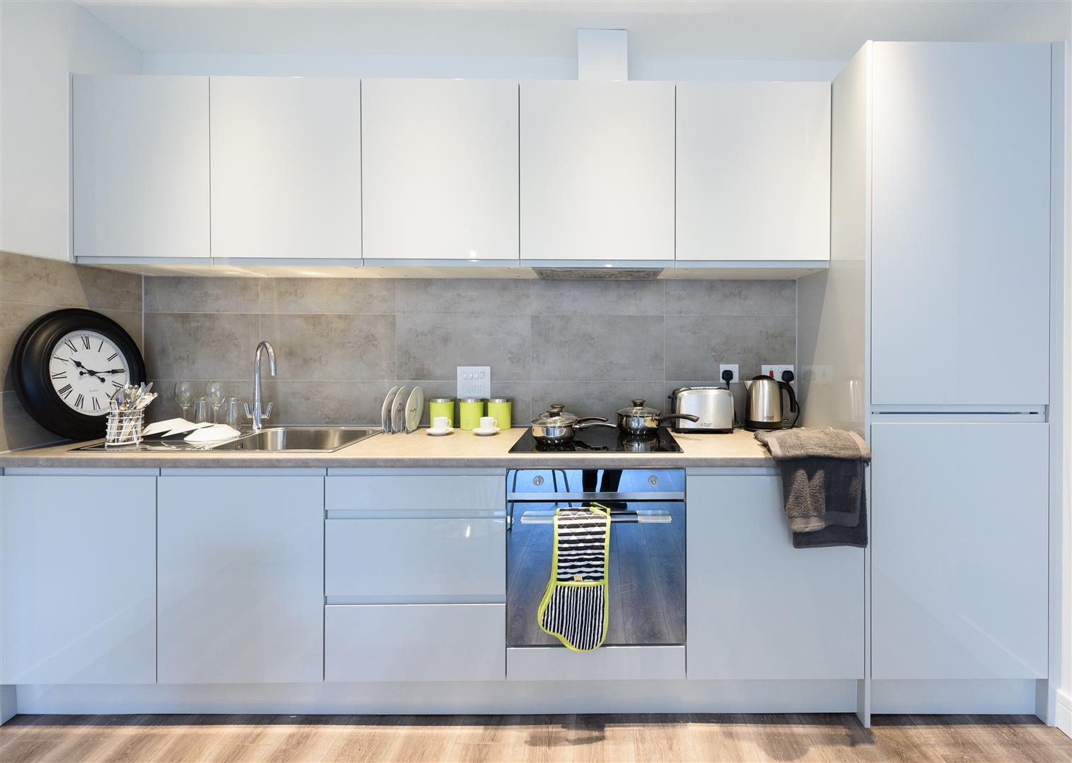 Flat Lyonsdown Road in Greater London