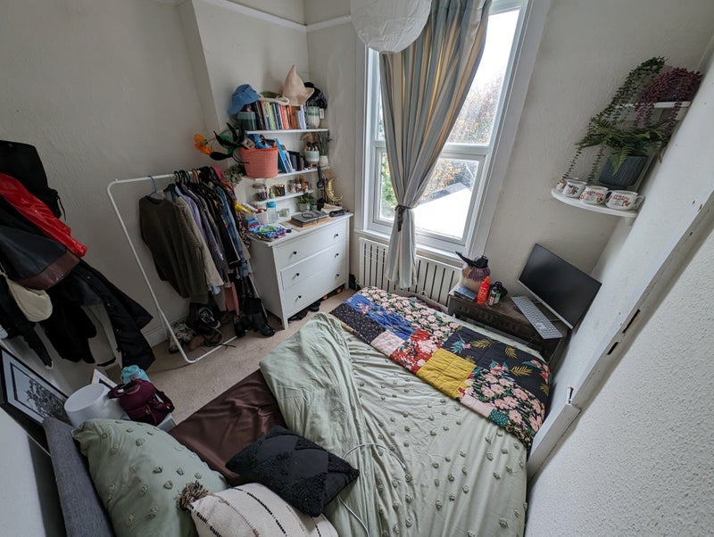 Room Downton Avenue in Greater London