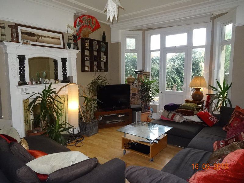Room Downton Avenue in Greater London