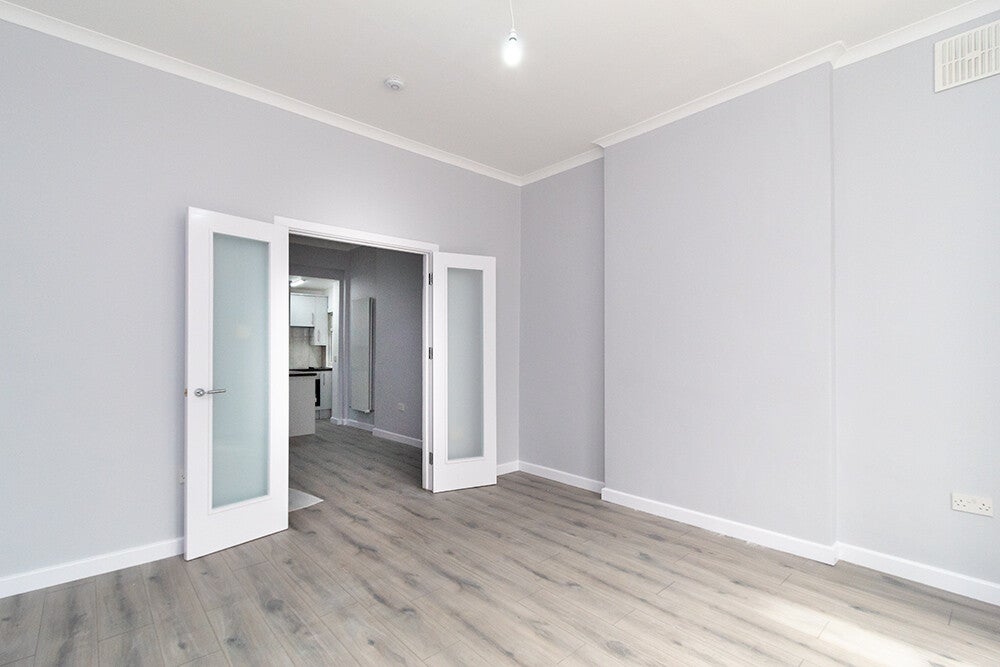 Flat Melrose Avenue in Greater London