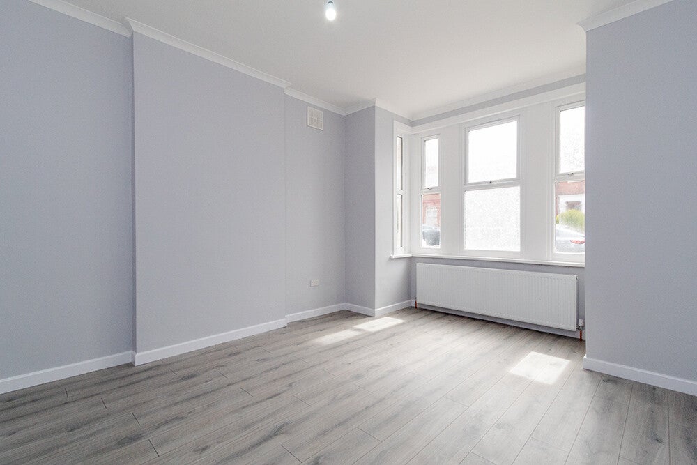 Flat Melrose Avenue in Greater London