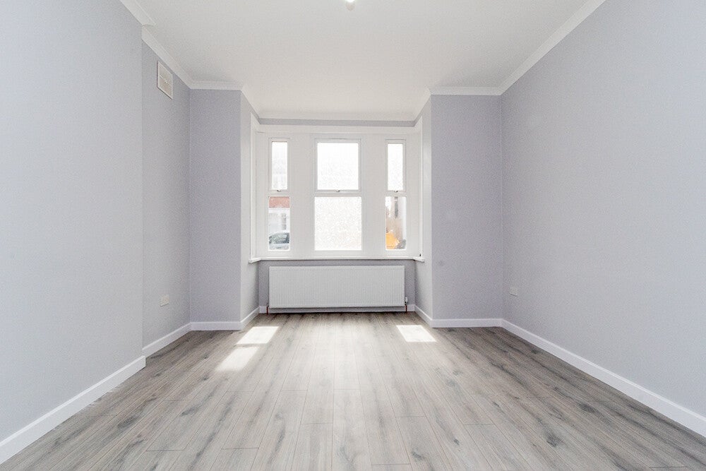 Flat Melrose Avenue in Greater London