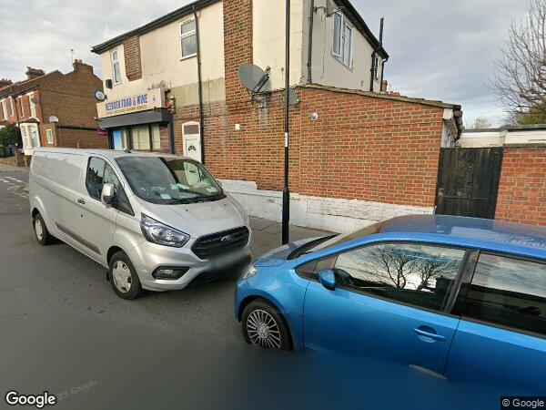 Flat Lonsdale Road in Greater London