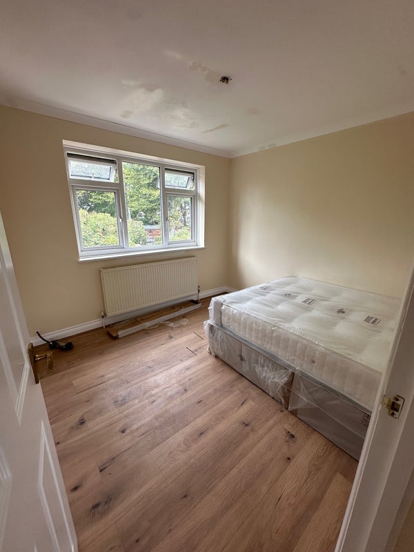 Room Mount Park Avenue in Greater London