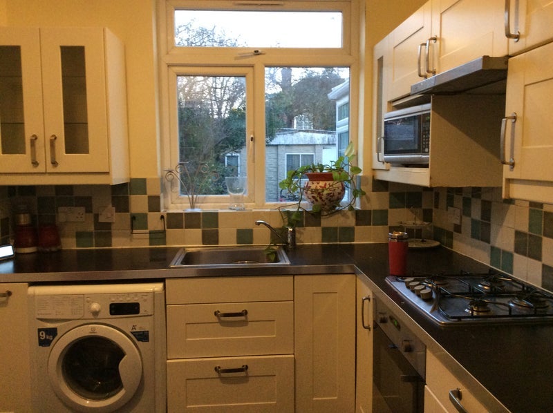 Room Firtree Avenue in Greater London