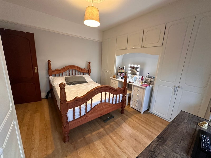 Room Firtree Avenue in Greater London