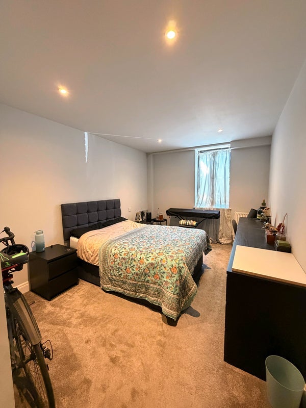 Room Rotherhithe Old Road in Greater London