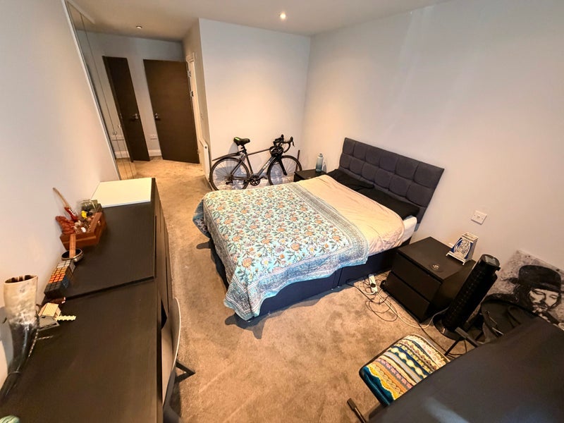 Room Rotherhithe Old Road in Greater London