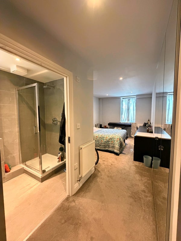 Room Rotherhithe Old Road in Greater London