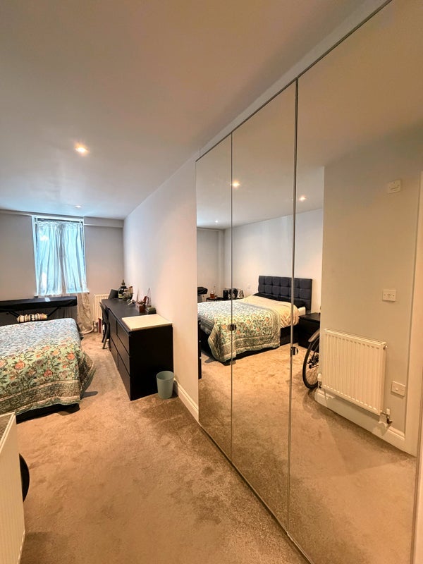 Room Rotherhithe Old Road in Greater London