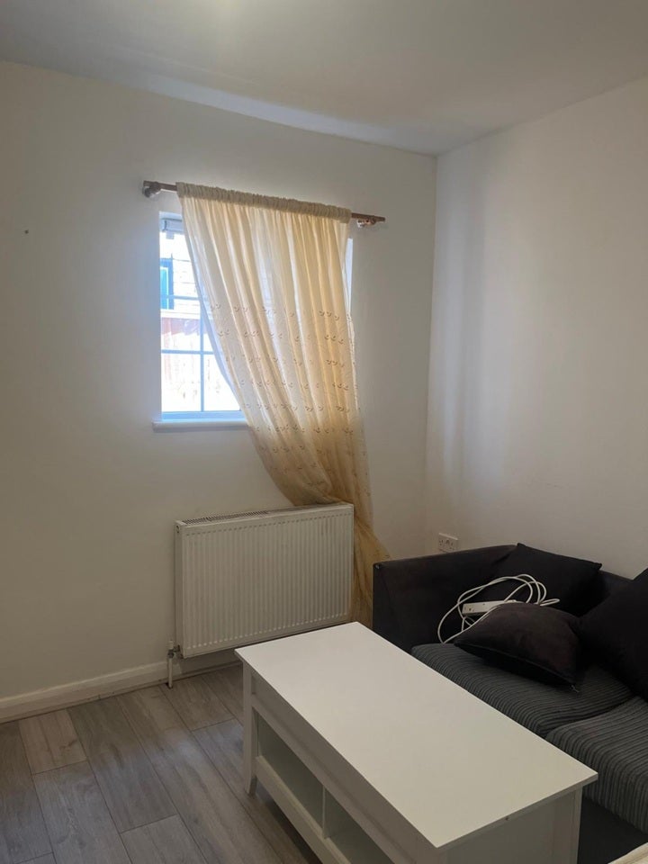 Flat Uxbridge Road in Greater London