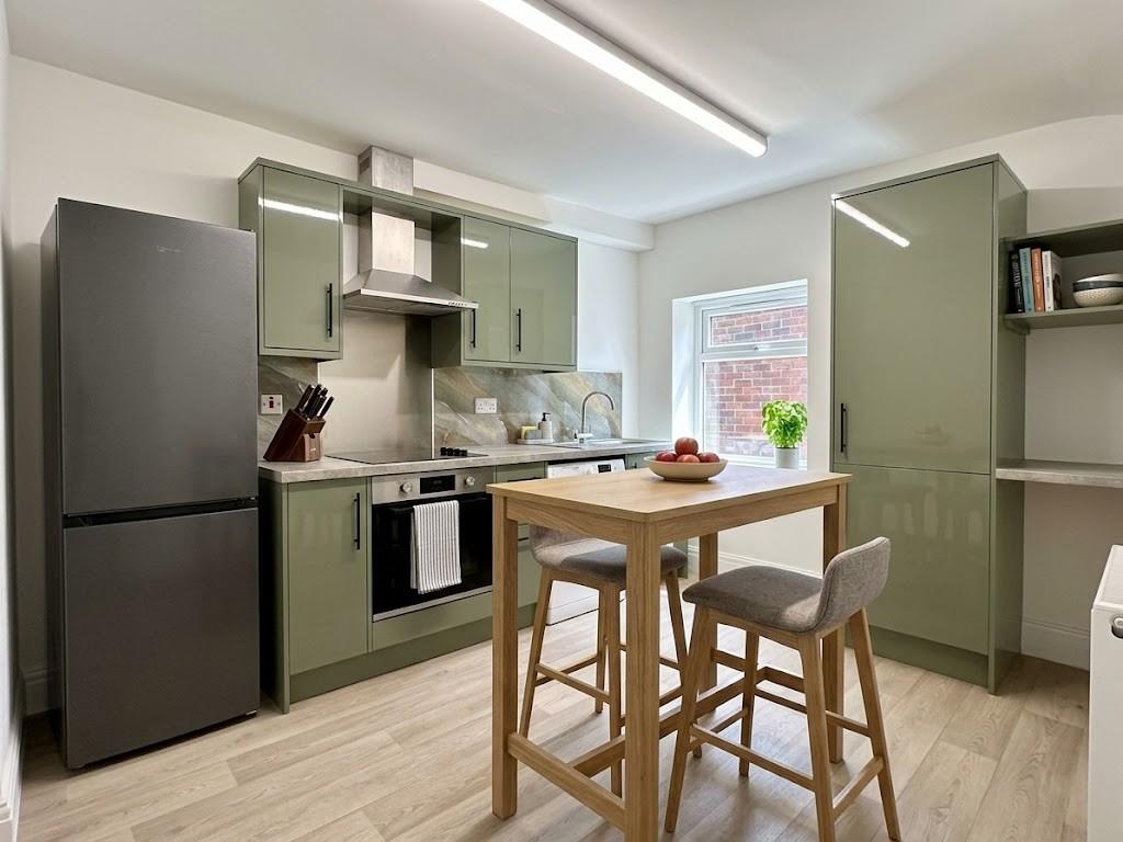 Flat Lyndhurst Avenue in Trafford