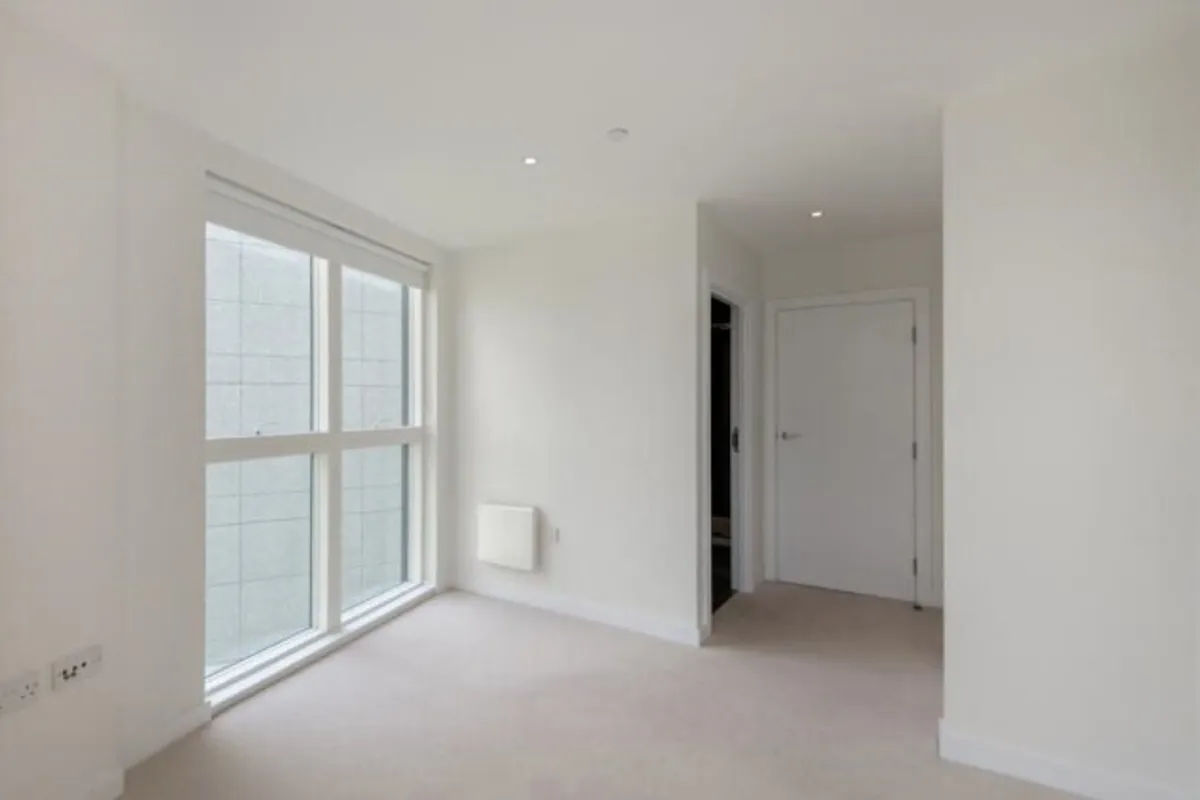 Flat Pump House Crescent in Greater London