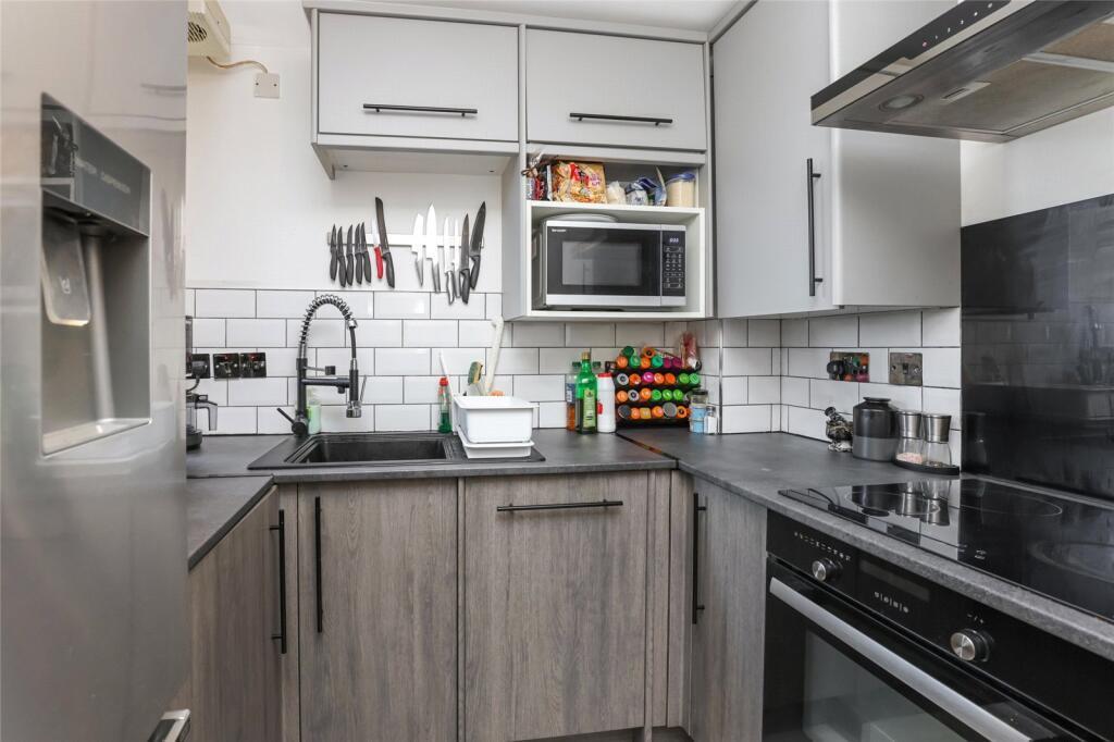 Flat Parsonage Square in Glasgow