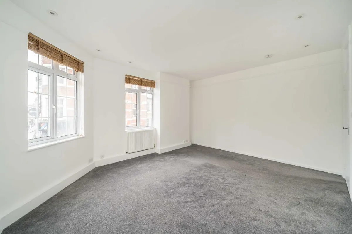 Flat Streatham High Road in Greater London