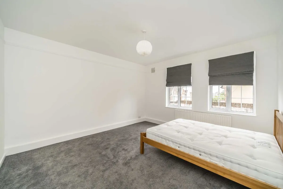 Flat Streatham High Road in Greater London