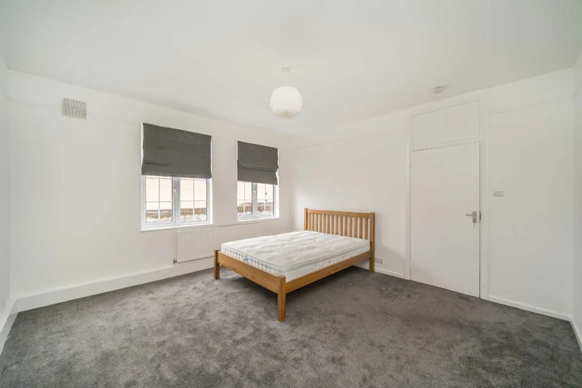 Flat Streatham High Road in Greater London